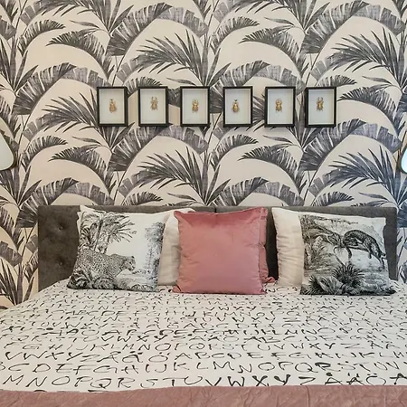 Liverpool Tree Daire Lisboa